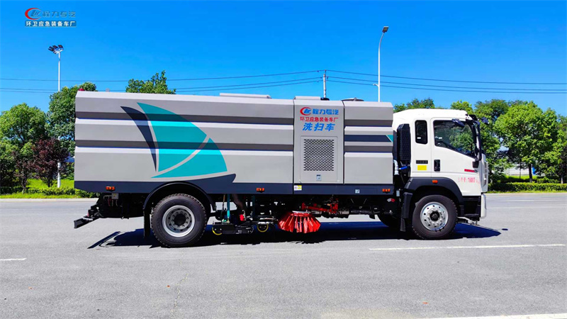 湖北程力重汽豪沃洗掃車（16方）